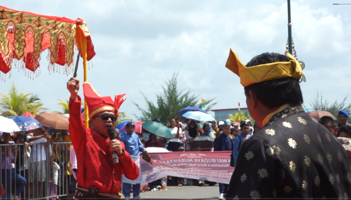 Bikin Merinding, Ketua KKSS Kepri Ucapkan Sumpah Setia Melayu Bugis di Acara Pawai Budaya Tanjungpinang