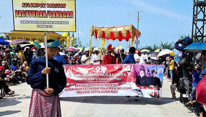 Terdepan di Pawai Budaya Nusantara, Ratusan Warga Bugis Tampil Elegan