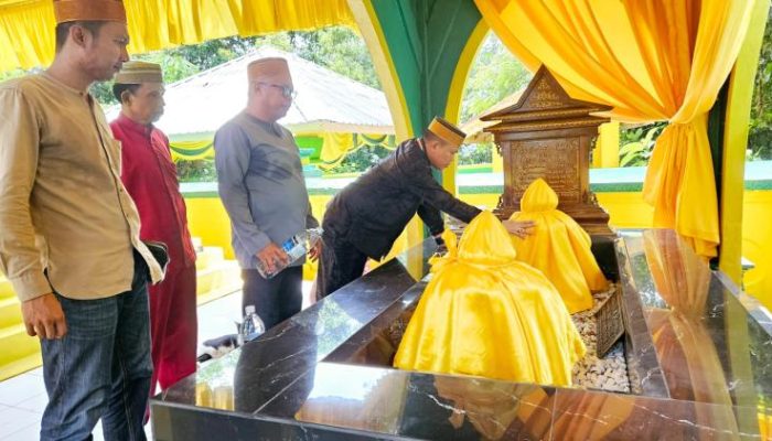 Rangkaian Persiapan Pelantikan: Ketua KKSS Kepri Ziarah ke Makam Raja Haji Fisabilillah