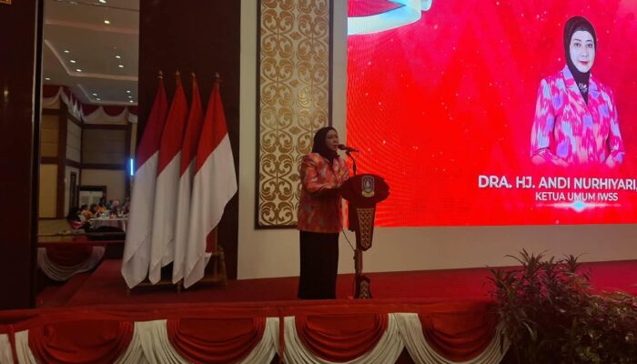 Lantik Pengurus IWSS Kepri, Andi Nurhiyari Pesan Jaga Marwah Perempuan Sulsel dan Lestarikan Budaya di Perantauan